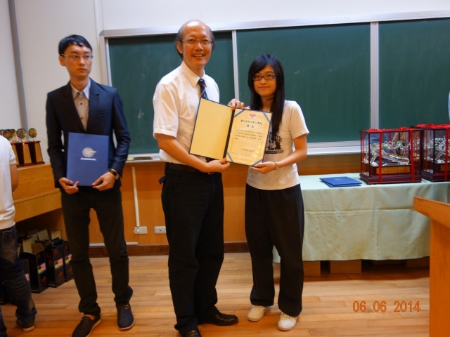 工學院呂世源副院長與得獎學生合影7