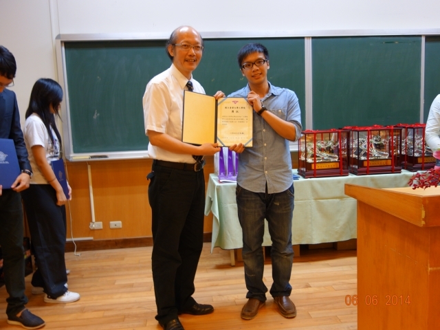 工學院呂世源副院長與得獎學生合影8
