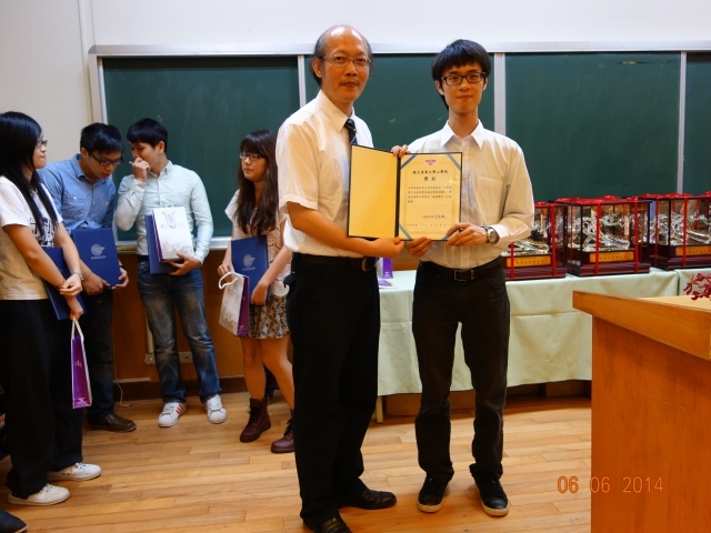 工學院呂世源副院長與得獎學生合影11