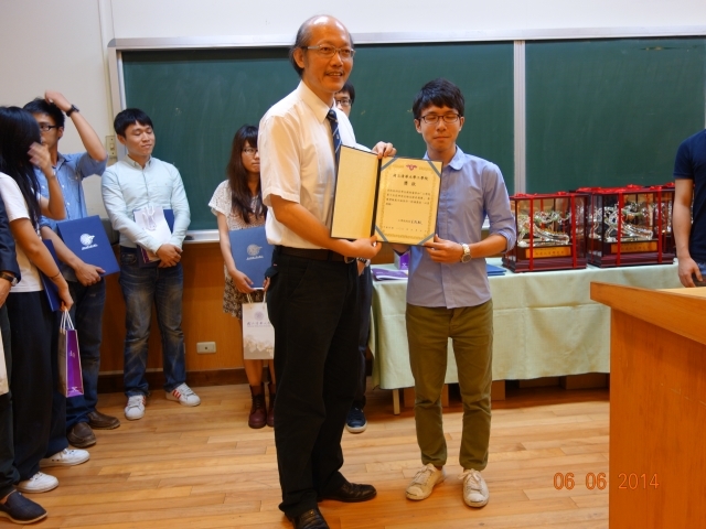 工學院呂世源副院長與得獎學生合影12