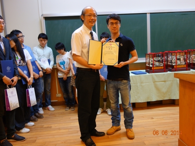 工學院呂世源副院長與得獎學生合影13