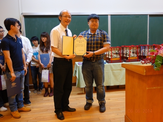 工學院呂世源副院長與得獎學生合影14