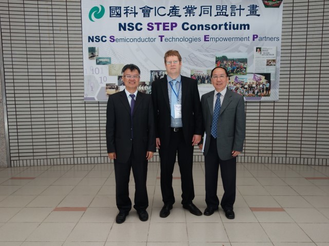合影：左起簡禎富教授、Prof. Lars Monch、工學院王茂駿院長