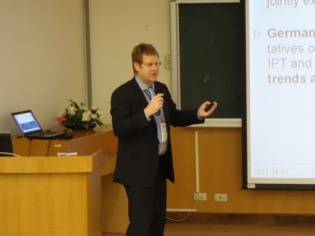 演講貴賓：Prof. Lars Monch1