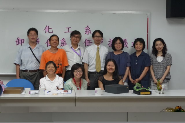 職技同仁與陳主任合影留念