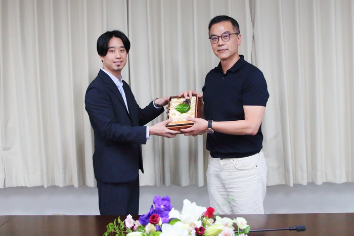 院傑出導師獎-恭喜化工系周鶴修教授獲獎（周教授不克出席，由化工系林育正教授代為領獎）