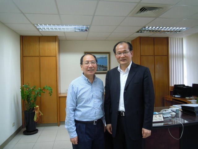 工學院王茂駿院長與清華大學傑出校友蔡進步合影1040402