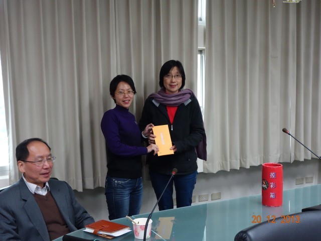 李紫原執行長與張郁妮小姐合影
