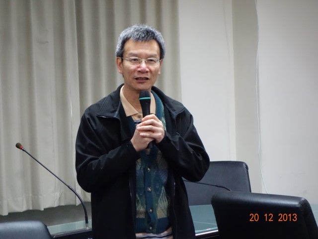 材料系林鶴南副系主任介紹新進人員