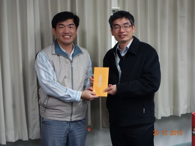 材料系賴志煌主任與董國新先生合影