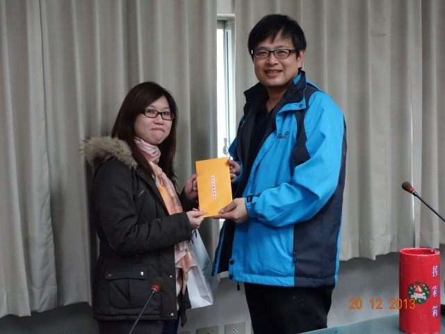 奈微所饒達仁所長與姜采蘋小姐合影