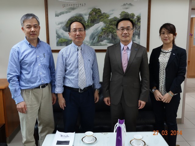 合照-左起動機系陳榮順教授、工學院王茂駿院長、福特汽車范炘總裁、趙佳音小姐