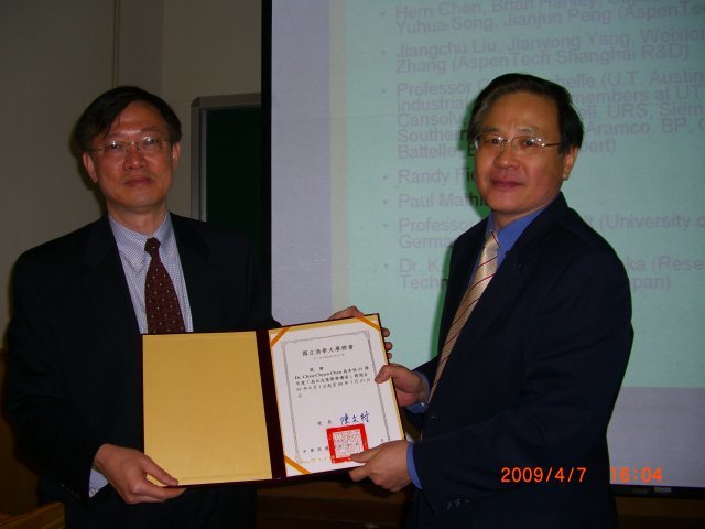 晶元光電榮譽講座（談駿嵩副院長與Dr.Chau-Chyun Chen）