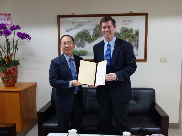 工學院王茂駿院長與John P. Fisher合影