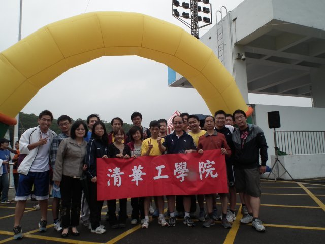 院長與參賽者合照4