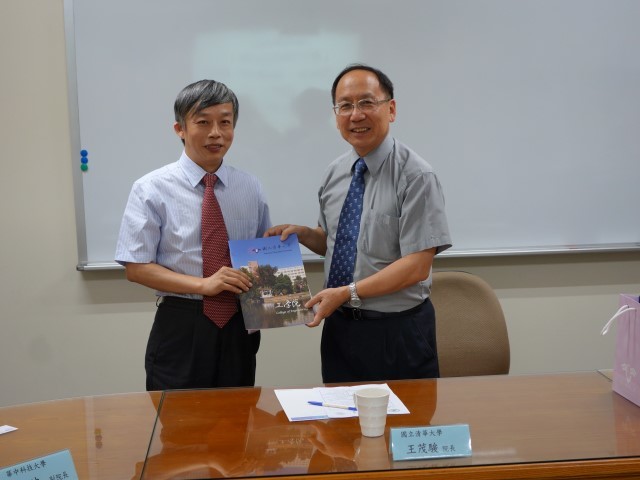 工學院王茂駿院長與華中科技大學吳波副院長合影