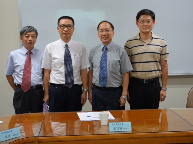 合影留念-左起吳波副院長、鄭俊杰副院長、王茂駿院長、張禎元教授