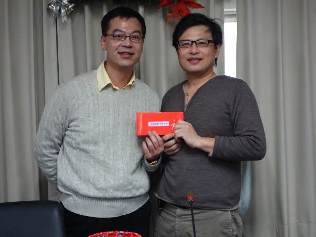 化工系胡育誠主任頒獎給奈微所饒達仁所長