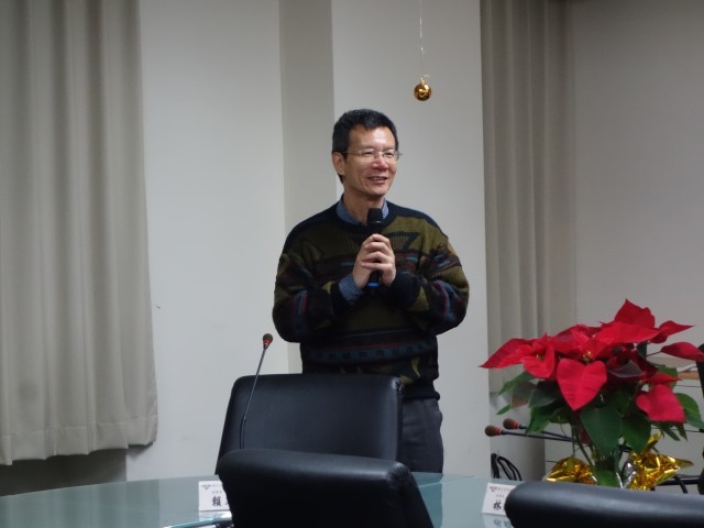 材料系林鶴南副系主任介紹新進同仁