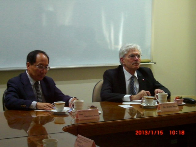 工學院王茂駿院長與Dr. Terry Buss