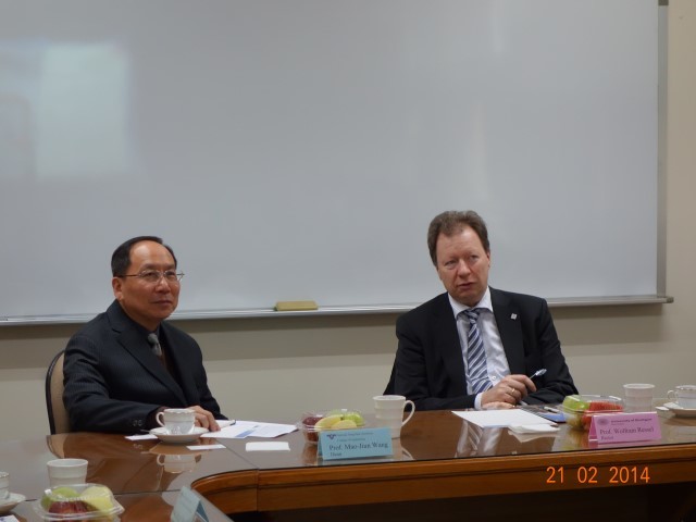德國斯圖加特大學來訪左起：工學院王茂駿院長、校長Dr. Wolfram Ressel
