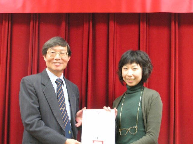 優秀人員頒獎，賀！本院吳佳雯行政助理獲得英語競賽之繞口令及英語說