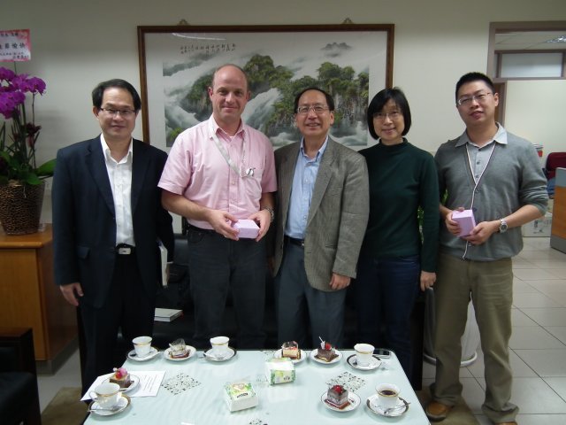 台灣贏創參訪工學院-左起劉承賢教授、Dr.Urs Welz-Biermann、王茂駿院長、李紫原教授、黃志豪博士