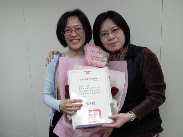 工學院李秋淑小姐與宋嘉行小姐合影