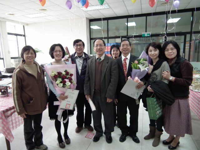 工學院王茂駿院長與工學院同仁合影