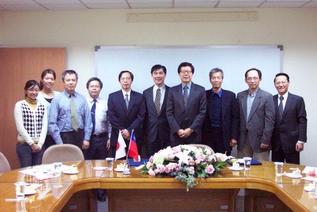 清華大學工學院與東京大學生產科技所學術交流備忘錄合影