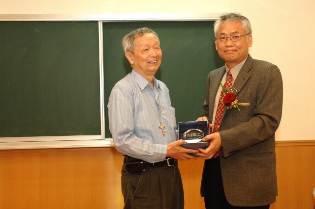 李家同院長與戴念華院長（頒獎）