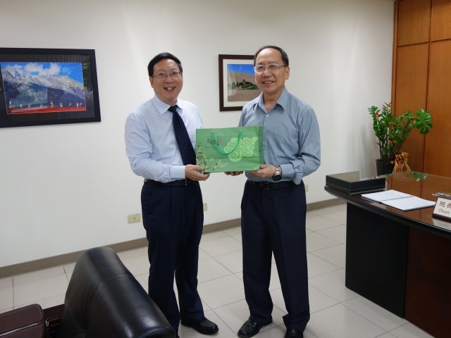 清華大學工學院王茂駿院長與湖南大學工學院張力校長合影2