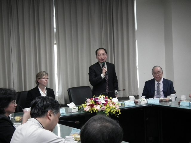 座談會-左起哈佛大學工學院院長Prof.Cherry A.Murray、清華大學工學院王茂駿院長、台聯大劉容生副校長