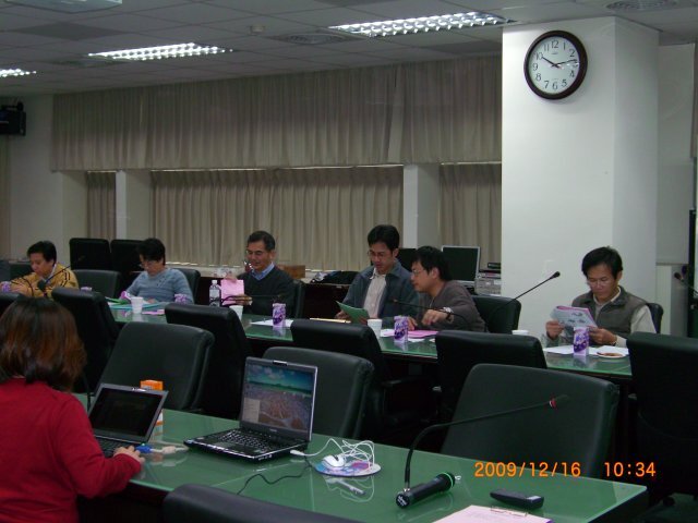 各位教授就坐，期待院士到來
