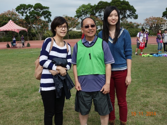 王茂駿院長與學生合影