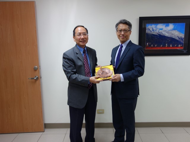 工學院王茂駿院長與中研院廖俊智院士合影