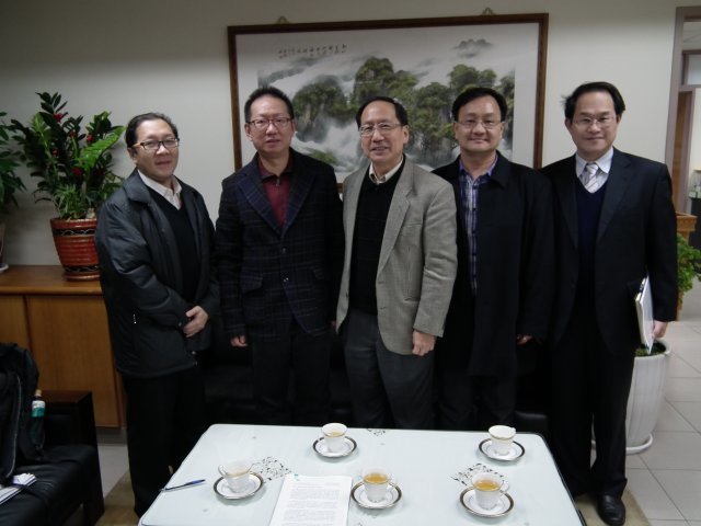 英業達參訪工學院-左起林昭良資深副理、邱全成總經理、王茂駿院長、謝晉臣協理、劉承賢執行長