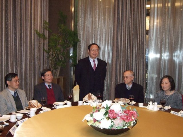 校長頒證書